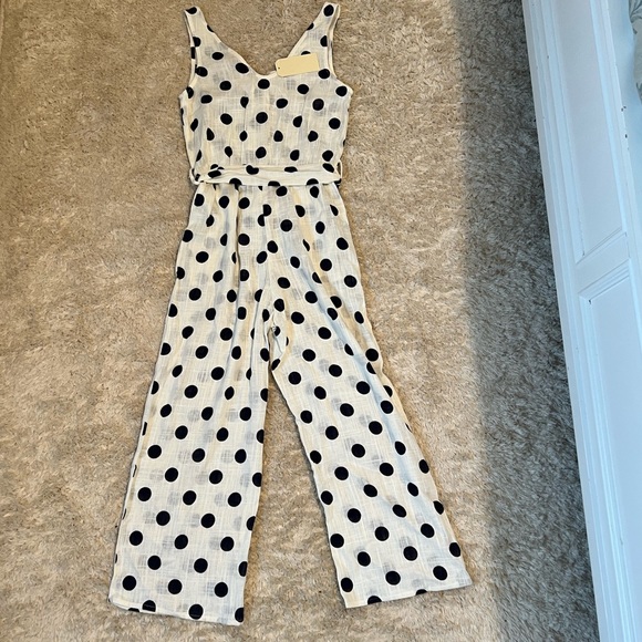 MONTEAU Sleeveless V-Neck Romper - Picture 2 of 8
